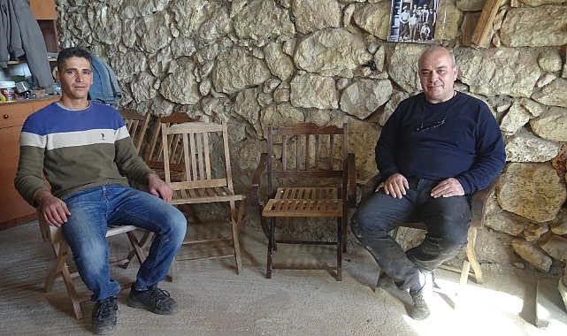 Ermenek'te Ömürlük ahşap sandalyeler ilgi çekiyor