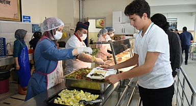 Karaman’da 8 bin Öğrenciye Ücretsiz Yemek Veriliyor