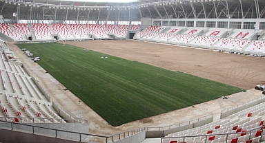 - Karaman’ın 15 bin kişilik stadyumunda çim serme çalışması başladı