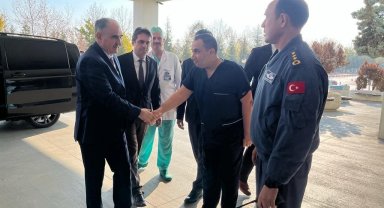 Konya Valisi Özkan'dan düşen Türk Yıldızları uçağının pilotuna ziyaret