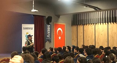Konya'da güvenli internet kullanımı hakkında 102 bin kişi bilgilendirildi