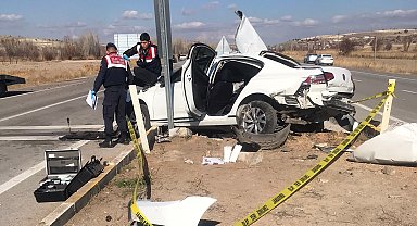 Konya'da otomobille kamyonet çarpıştı: 1 ölü, 4 yaralı