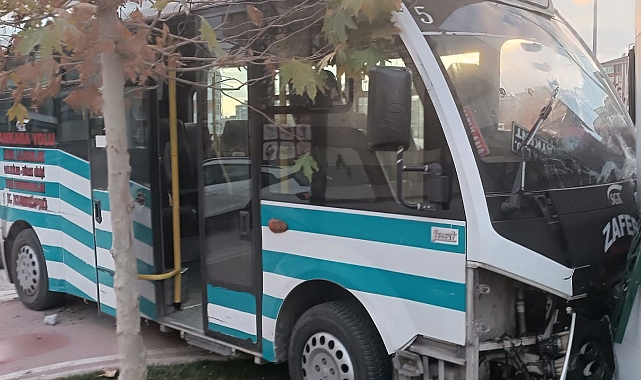 Konya'da yolcu minibüsü ile otomobil çarpıştı: 7 yaralı