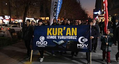 AGD'li gençler, İsveç'te Kur'an'ın yakılmasına tepki gösterdi