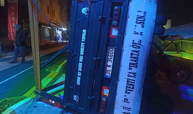 Ankara'da istasyon alt geçidine çarpan kamyon devrildi: 1 yaralı