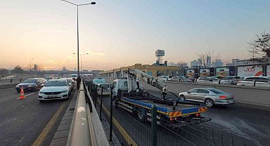 Ankara'da refüje çarpan otomobile başka bir araç çarptı: 1 ölü, 1 yaralı
