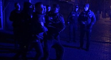 Eşini evde bulamadı, av tüfeği ile rastgele ateş açtı