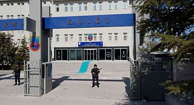 Jandarma 1 yılda 2 bin 78 aranan şahsı yakalayarak adalete teslim etti