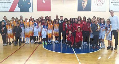 Karaman'da düzenlenen okul sporları yıldızlar basketbol müsabakaları sona erdi