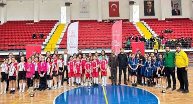 Karaman'da okul sporları küçükler hentbol müsabakaları sona erdi