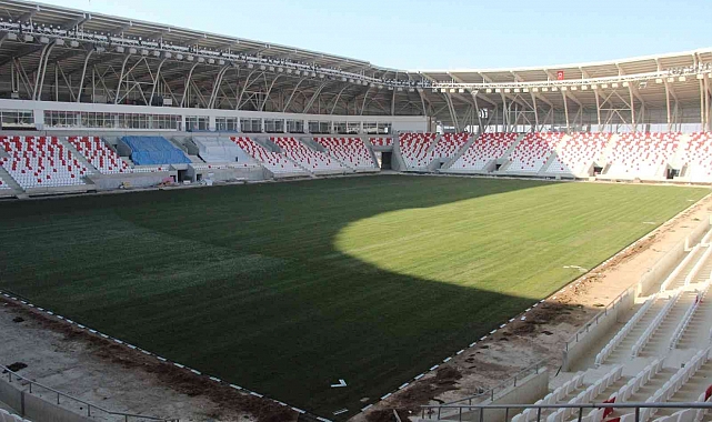 Karaman'ın yeni şehir stadyumunda çim serme işlemi tamamlandı