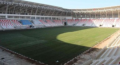 Karaman'ın yeni şehir stadyumunda çim serme işlemi tamamlandı