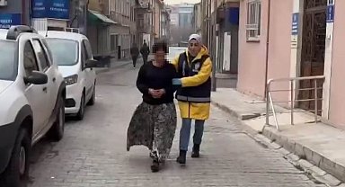 Konya'da eve giren hırsızlar suçüstü yakalandı