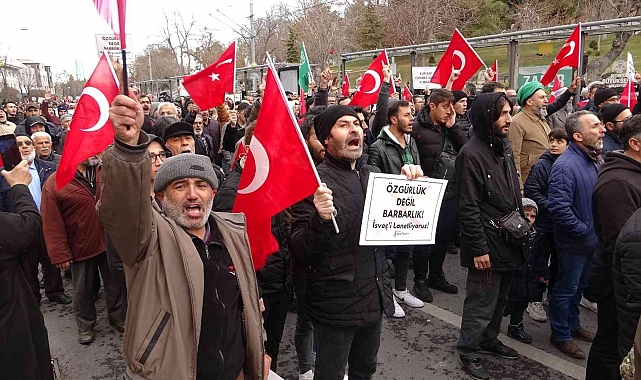 Konya'da Kur'an-ı Kerim'i Müdafaa yürüyüşü