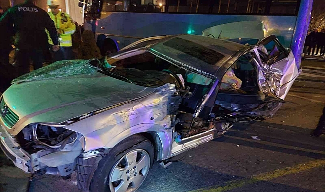 Niğde'de halk otobüsü ile otomobil çarpıştı feci kazada : 3'ü ağır 16 yaralı