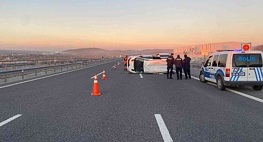 Niğde'de ticari araç devrildi: 10 yaralı