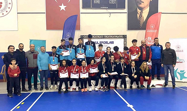 Okul Sporları Badminton grup müsabakalarında finale yükselen takımlar belli oldu