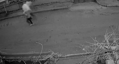 Önce güvenlik kamerasına ardından polise yakalandılar