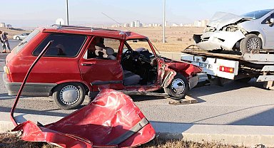 Otomobiller çarpıştı, 7 kişi yaralandı