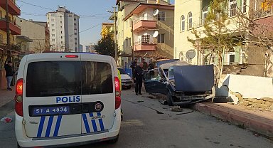 Polisten kaçan çocuklar kaza yaptı: 3 yaralı