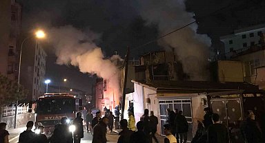 Soba yakmak isterken evini yaktı