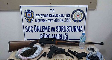 Şüphe üzerine durdurulan otomobilden silah ve mermi çıktı
