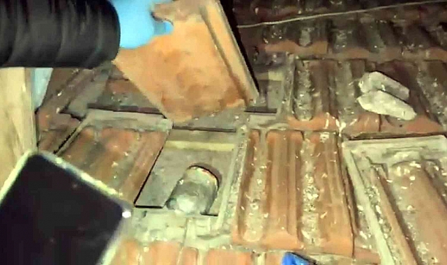 Uyuşturucuyu çatıdaki kiremitlerin altına zulalamışlar