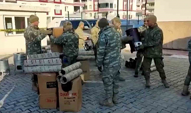 4'üncü Komando Tugayı Hatay'da soba dağıtımını sürdürüyor