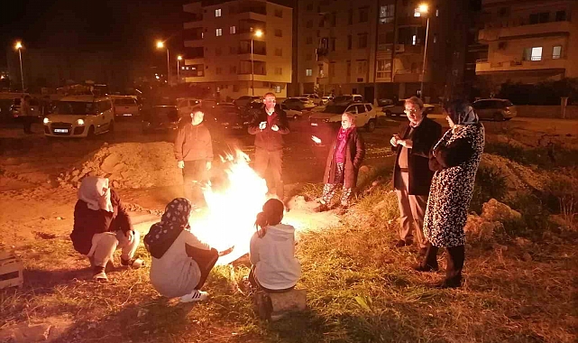 6.4 büyüklüğündeki depreme evde yakalanan vatandaş o anı gözyaşları ile anlattı