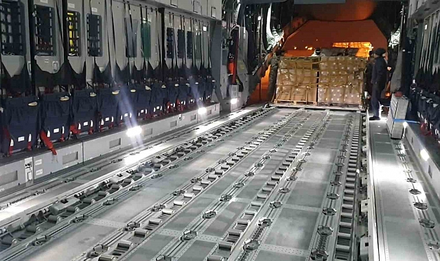 Adıyaman'a gece boyunca yardımlar ulaşmaya devam etti