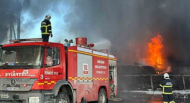 AK Partili 807 belediye deprem bölgesinde yaraları sarıyor