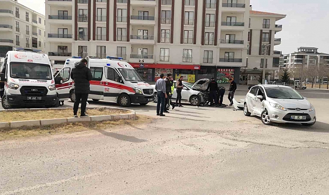 Aksaray'da 2 otomobil çarpıştı: 1 yaralı