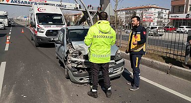 Aksaray'da otomobil kamyonete arkadan çarptı: 3 yaralı