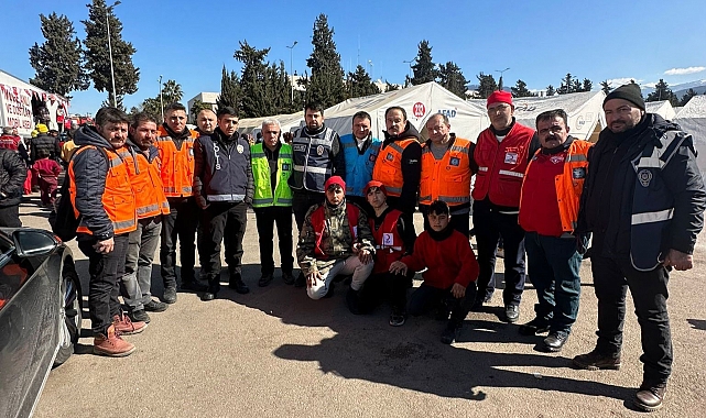 Ankara oto esnafı deprem bölgesinde bulunan çocukları oyuncaklarla buluşturdu