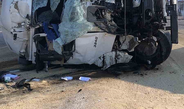 Ankara'da 2 kamyon çarpıştı: 2 yaralı