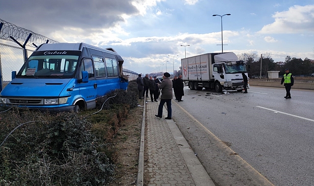 Ankara'da kamyon ile minibüs çarpıştı: 7 yaralı