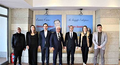 Antalya Düşünce Platformu üyelerinden Türkiye Gazetesine ziyaret