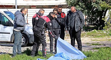 Antalya'da boş arazide erkek cesedi bulundu