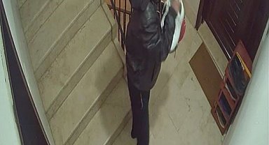 Antalya'da çamaşır ve ayakkabı hırsızı kadınlar kamerada