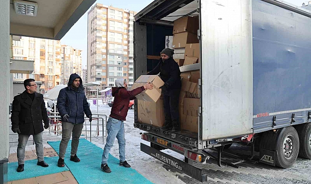 Avrupa'dan 5 Tır Yardım Malzemesi Geldi