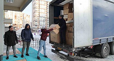 Avrupa'dan 5 Tır Yardım Malzemesi Geldi
