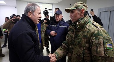 Bakan Akar, Özbekistan arama kurtarma ekibiyle bir araya geldi