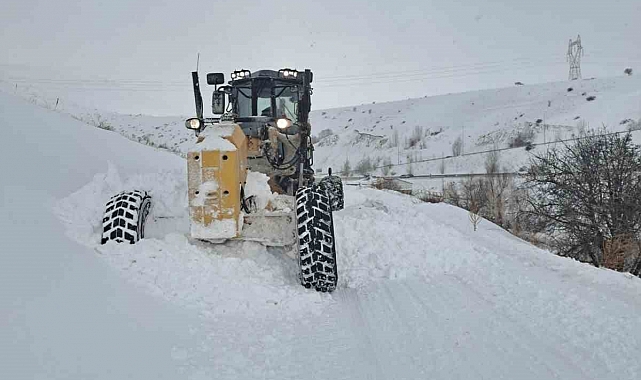 Büyükşehir, 14 ilçede kapanan 449 mahalle yolunu ulaşıma açtı