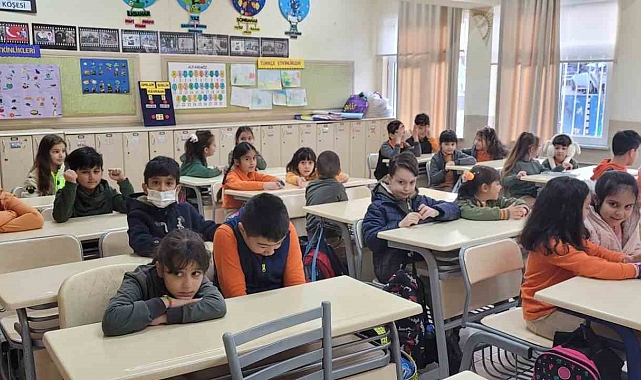 Deprem nedeniyle verilen aranın ardından 71 ilde öğrenciler ders başı yaptı