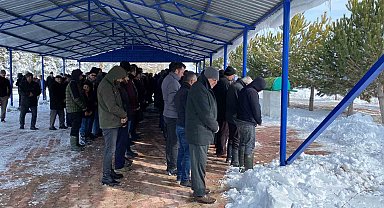Depremde hayatını kaybeden genç öğretmen Aksaray'da toprağa verildi