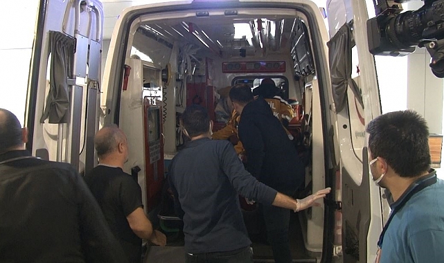 Depremde yaralanan 1'i çocuk 4 kişi ambulans uçakla Ankara'ya getirildi.