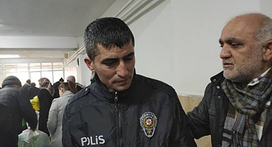 Develi'de 12 yaşındaki Ali Eren okul harçlığını, polis memuru tedavi parasını depremzedelere bağışladı