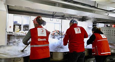 Gönüllü şefler milyonlarca kap yemek yaptı