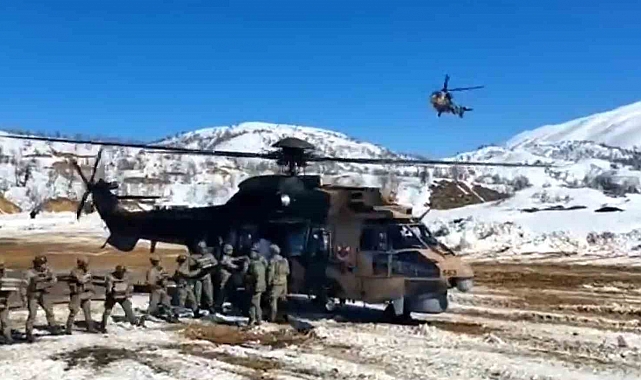 Hava Kuvvetleri deprem bölgelerine yardım malzemesi ulaştırmaya devam