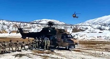 Hava Kuvvetleri deprem bölgelerine yardım malzemesi ulaştırmaya devam